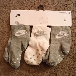 Nike Socks 3 Pack White/Grey Toddlers Size 2-4 BRAND NEW